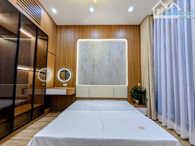 Siêu phẩm Nguyễn Phúc Lai, gara ô tô, phân lô, gần hô Hoàng Cầu, chào 15 tỷ 5 - 10