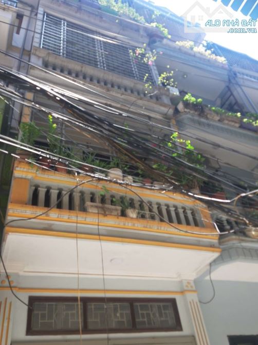 Cho thuê nhà ngõ 16 phố Phan Văn Trường. Diện tích 50m2 x 4 tầng, ngõ rộng ô tô đậu cửa - 1