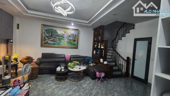SIÊU PHẨM NHÀ MẶT NGÕ 7,5 TỶ 42m 5 TẦNG MT 6,7m XE BA GÁC TRÁNH MINH KHAI HAI BÀ TRƯNG - 1