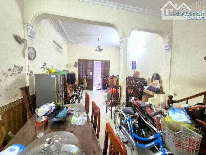 Bán đất tặng nhà Minh Khai, diện tích rộng 41m2, mặt tiền đẹp, nở hậu, giá 6.2 tỷ