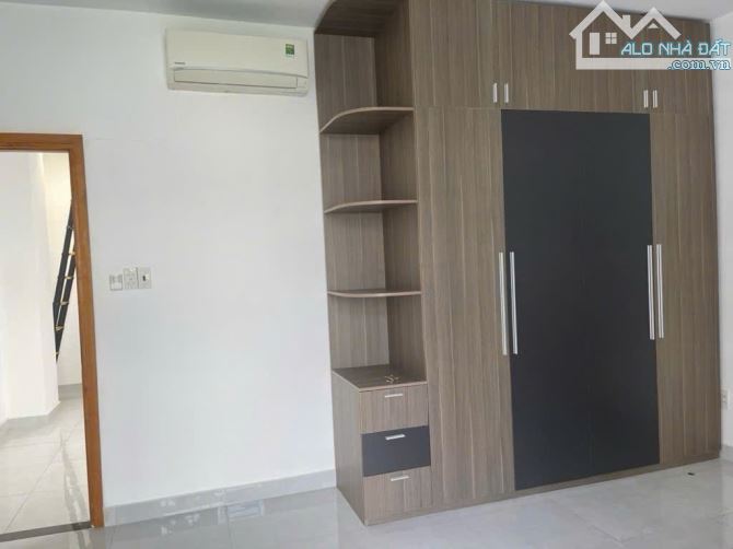 Nhà 3 tầng đường TTN (TCH10 cũ), phường TCH, Q12, dt 80,3m2 (5,4mx15,8m). Đường 13m, 8,2t - 1