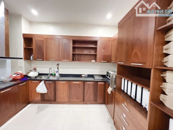 BÁN BIỆT THỰ KĐT TRUNG HÒA, DT 300M2, MT 15M, 5 TẦNG THANG MÁY. GIÁ 150 TỶ CTL - 1