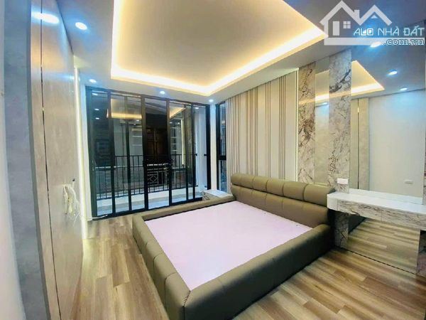 Bán nhà Vũ Tông Phan - TX , DT 41m2 ,Giá Hơn 7 tỷ , Lo góc , 2 Thoáng - 2