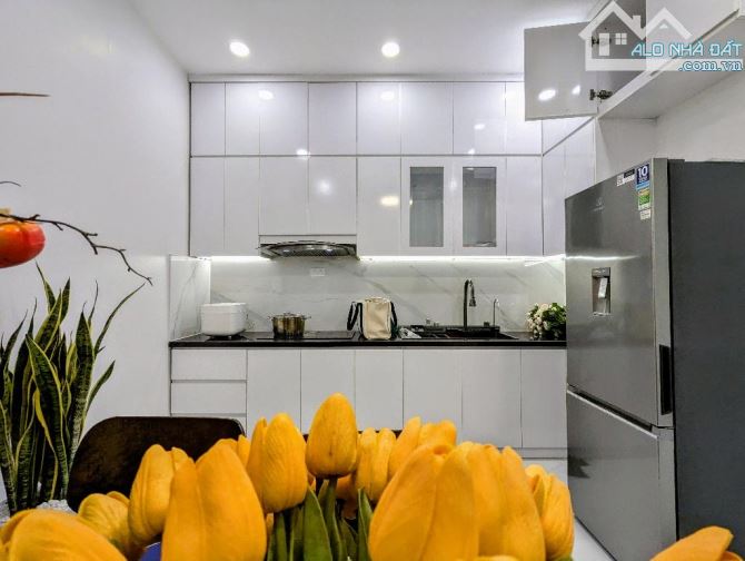 Siêu phẩm Nguyễn Phúc Lai, gara ô tô, phân lô, gần hô Hoàng Cầu, chào 15 tỷ 5 - 2