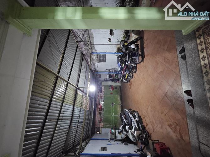 Bán nhà Lạc Long Quân Ngõ Ô tô 30m ra phố DT 270m2, MT 8m, Giá 38.6 tỷ - 2