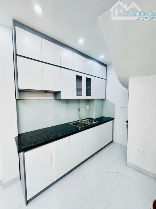 Bán nhà 30m² 4 tầng, ngõ 8/3, Hai Bà Trưng, 4.7 tỷ, sổ đỏ
Bán nhà 2PN, 3WC, 30m², ngõ - 2