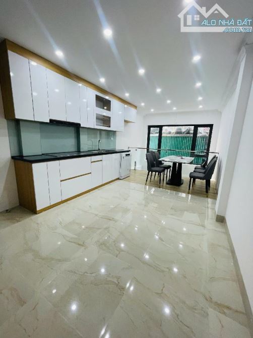 Bán nhà Hồng Tiến 5T Lô Góc, oto đỗ cửa, oto tránh, cực đẹp giá chỉ nhỉnh 6 tỷ còn TL. LH - 2
