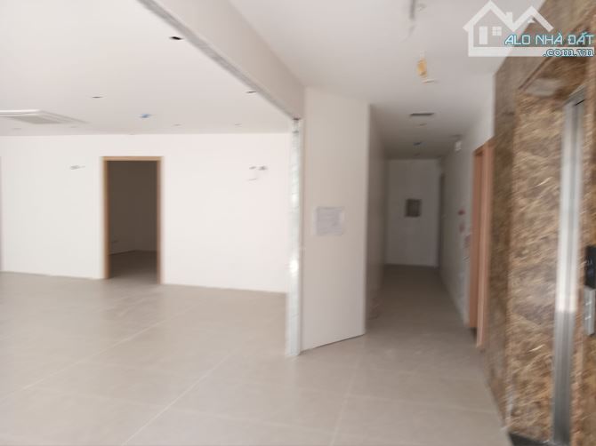 Bán toà nhà mặt phố Quang Trung - Hoàn Kiếm - DT 200m2 x 10T x MT 8,7m giá 179 tỷ - 2
