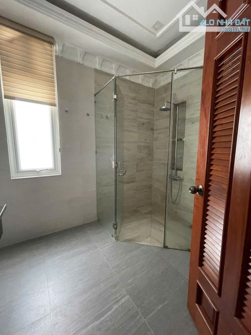 bán biệt thự 2 MT khu Phan Xích Long DT 10x16 hầm 6 lầu giá net 46 tỷ - 22