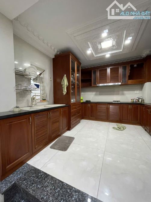 bán biệt thự 2 MT khu Phan Xích Long DT 10x16 hầm 6 lầu giá net 46 tỷ - 29