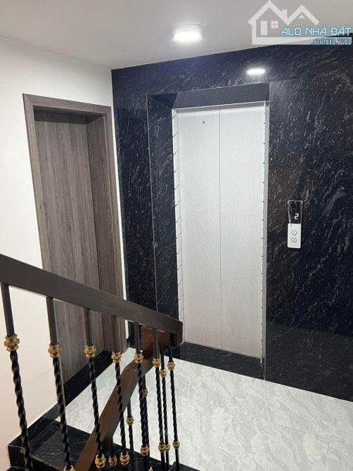 Bán nhà đệp ở ngay Hoàng Cầu Đống Đa. DT53m, 7 tầng 4 ngủ, MT7m Giá 11.3 tỷ - 3