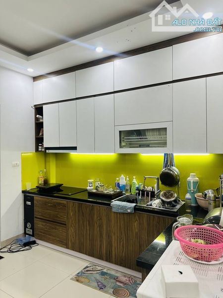 Bán nhà Vũ Tông Phan - TX , DT 41m2 ,Giá Hơn 7 tỷ , Lo góc , 2 Thoáng - 4