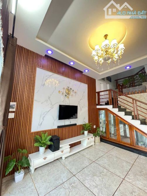 BÁN BIỆT THỰ 3 TẦNG NGAY BIỂN TÂN TRÀ , HÒA HẢI, 172M2, MT 7,5M, CÓ HỒ BƠI, GIÁ HƠN10 TỶ. - 4