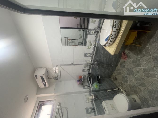 Bán nhà Cổ Nhuế - Bắc Từ Liêm 32m2, 5 tầng MT 4,2m. Ngõ nông - gần ô tô - ở luôn 6.1 tỷ - 4