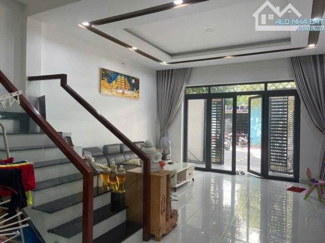 Nhà 3 tầng đường TTN (TCH10 cũ), phường TCH, Q12, dt 80,3m2 (5,4mx15,8m). Đường 13m, 8,2t - 4