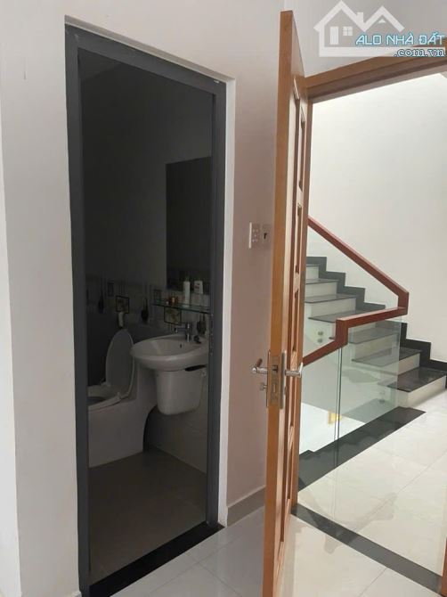 Nhà 3 tầng đường TTN (TCH10 cũ), phường TCH, Q12, dt 80,3m2 (5,4mx15,8m). Đường 13m, 8,2t - 5