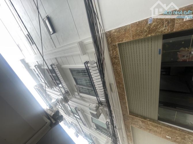 Bán nhà Cổ Nhuế - Bắc Từ Liêm 32m2, 5 tầng MT 4,2m. Ngõ nông - gần ô tô - ở luôn 6.1 tỷ - 6
