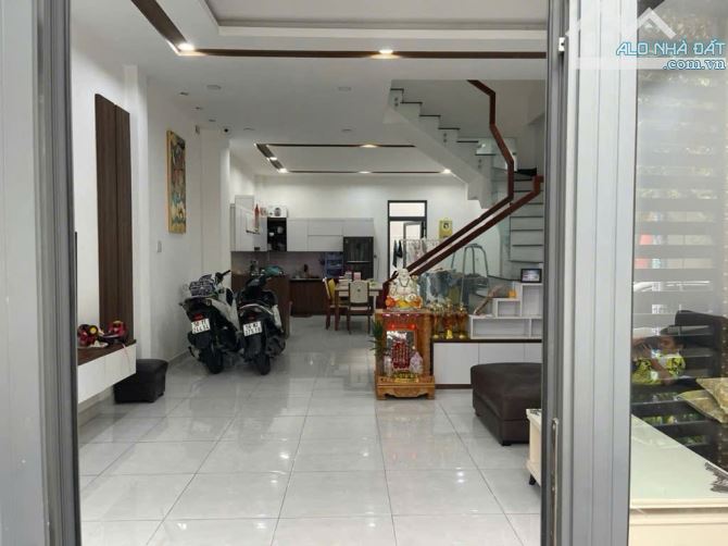 Nhà 3 tầng đường TTN (TCH10 cũ), phường TCH, Q12, dt 80,3m2 (5,4mx15,8m). Đường 13m, 8,2t - 6