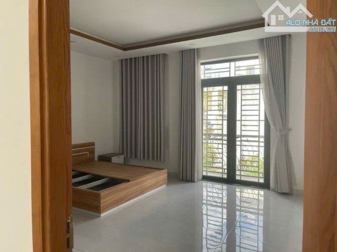 Nhà 3 tầng đường TTN (TCH10 cũ), phường TCH, Q12, dt 80,3m2 (5,4mx15,8m). Đường 13m, 8,2t - 7