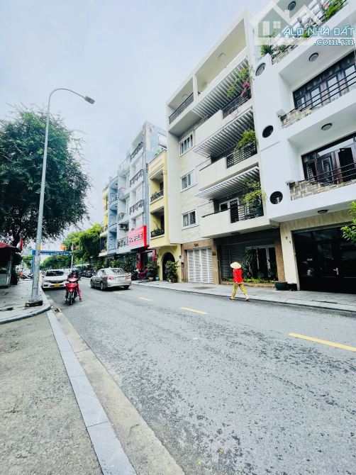 BIỆT THỰ MẶT TIỀN TRỤC BỰ ĐƯỜNG SỐ SANG XỊN MỊN KHU CAO TẦNG ĐỒNG BỘ