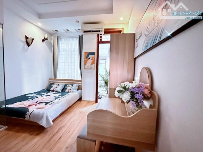 BÁN NHÀ DV ĐÌNH THÔN 10 PHÒNG KHÉP KÍN CAO CẤP-DT 700tr/năm-DT 40m.5 Tầng.MT 4m .Giá 8,6 ỷ