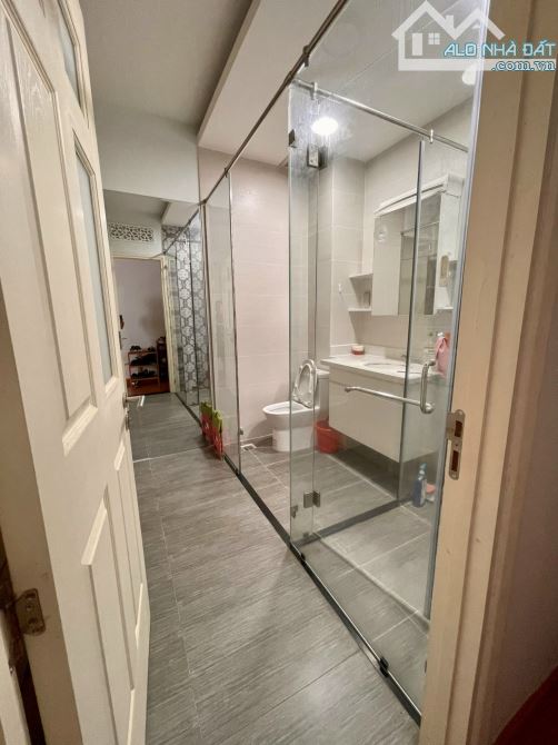Bán nhà 5 tầng hẻm xe hơi tránh, Quận 10. dt 60m2