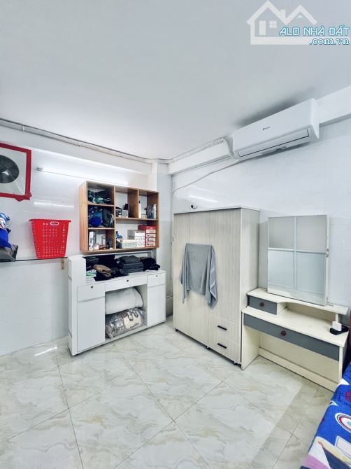 CẦN BÁN GẤP NHÀ 4 TẦNG 4PN 6 PTRỌ SÁT TÊN LỬA 5.5 x 32M CHỈ 8.2 TỶ