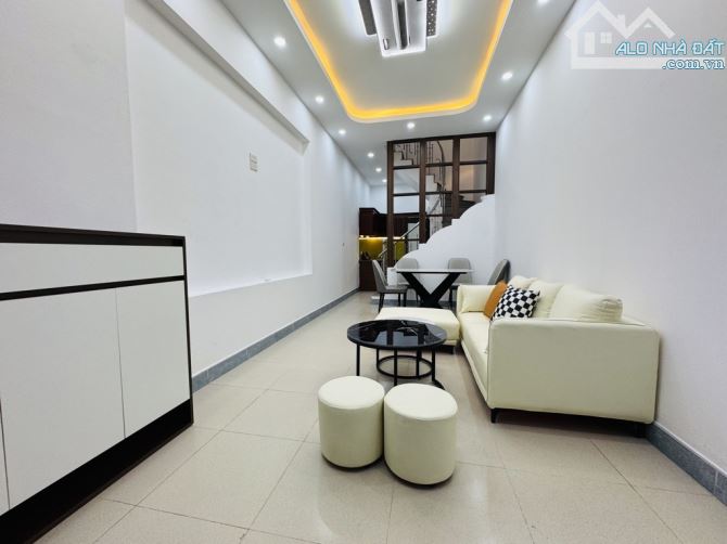 Bán nhà thượng thanh 35m 5 tầng full nội thất ô tô đỗ cổng