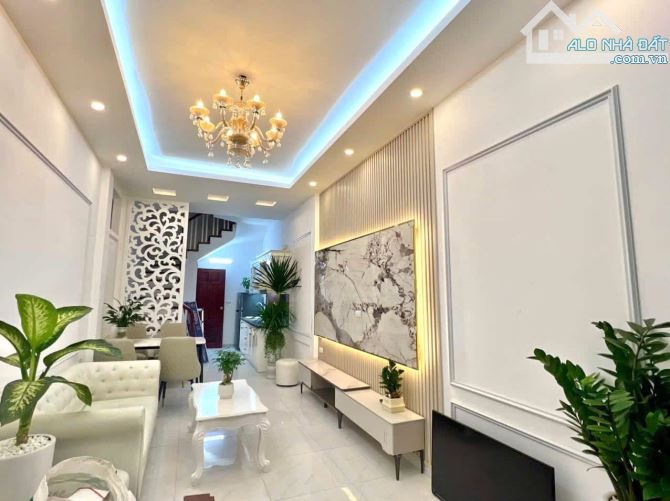 Bán nhà Trần Hưng Đạo, 20m ra phố, đẹp ở luôn, 44m2 x 5 tầng, mặt tiền 3.4m, 13 tỷ