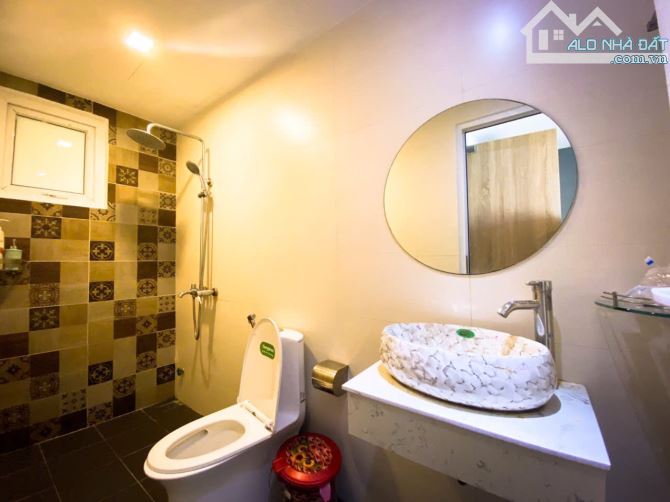 Mặt Tiền Sơn Trà - Sát Bên Biển - Toàn Khách Sạn Villa - 5 Tầng 6 Phòng - 1