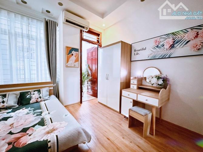 BÁN NHÀ DV ĐÌNH THÔN 10 PHÒNG KHÉP KÍN CAO CẤP-DT 700tr/năm-DT 40m.5 Tầng.MT 4m .Giá 8,6 ỷ - 1