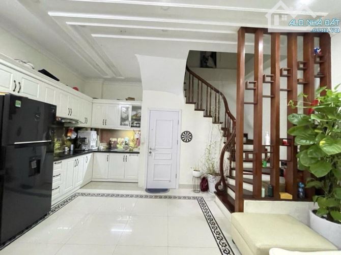 30m ra phố, đẹp ở luôn! Bán nhà Trần Hưng Đạo, 34m2 x 5 tầng, mặt tiền 3.3m, 11.4 tỷ - 1