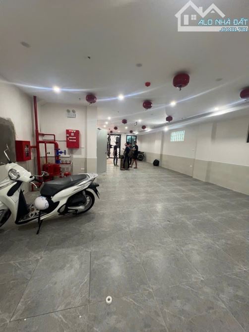 Cần bán toà nhà dòng tiền Phố Võng Thị 22 Phòng 30m ra Hồ Tây - 1