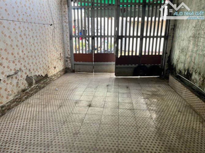 Nhà 1,5 tầng mặt tiền đường ĐHT39, phường THT, Q12, dt 84m2 (4mx21m). Ôtô vào nhà. 5,98tỷ - 2