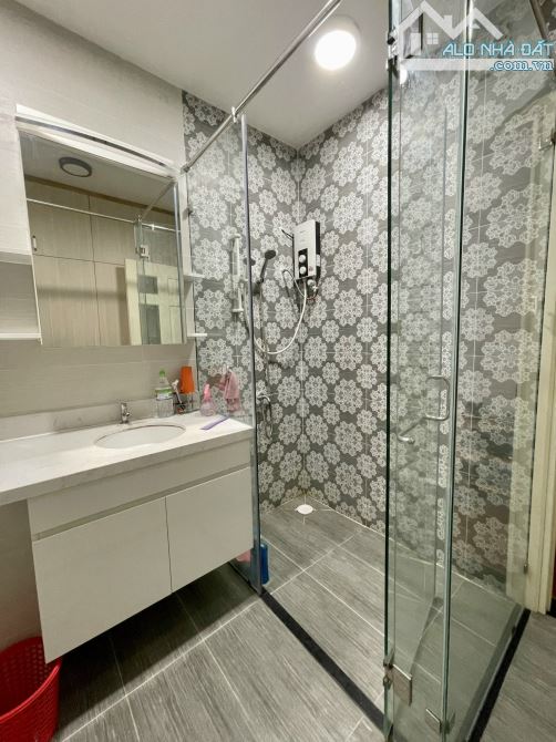 Bán nhà 5 tầng hẻm xe hơi tránh, Quận 10. dt 60m2 - 2