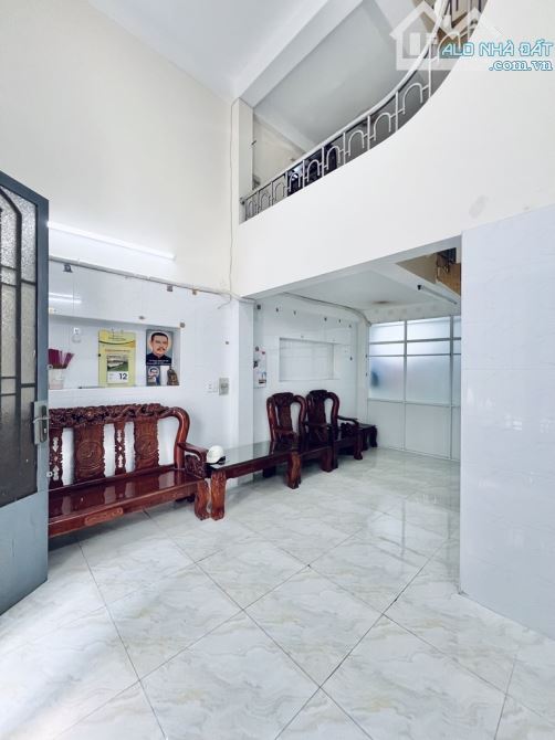 CẦN BÁN GẤP NHÀ 4 TẦNG 4PN 6 PTRỌ SÁT TÊN LỬA 5.5 x 32M CHỈ 8.2 TỶ - 2