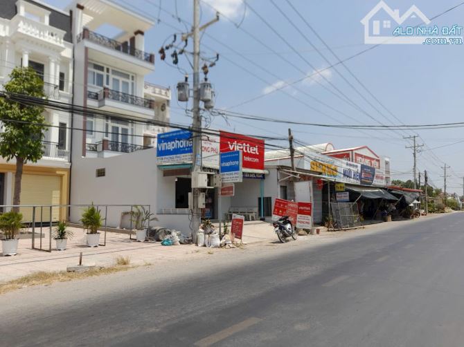 Hàng ngộp, 1000m² đất có 235m² thổ cư view kênh chỉ 1.65 tỷ - 2