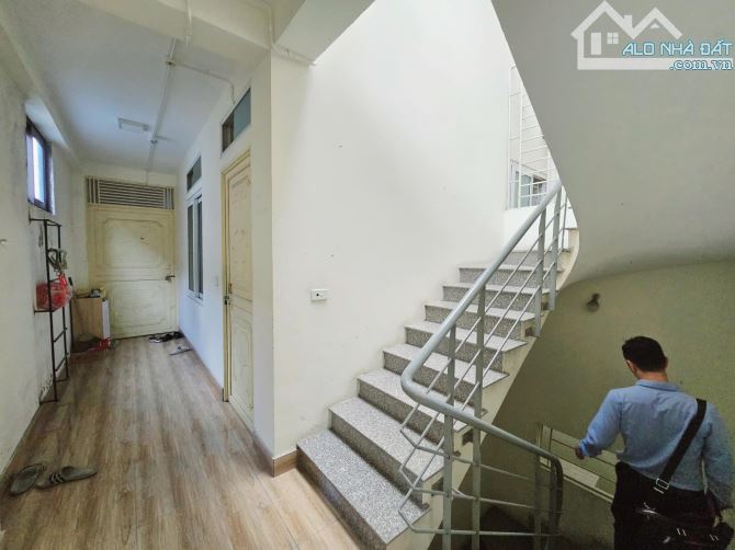 BÁN NHÀ MẶT NGÕ LÔ GÓC 20 TỶ 115m 5 TẦNG MT 5,5m Ô TÔ ĐỖ CỬA LẠC LONG QUÂN CẦU GIẤY - 2