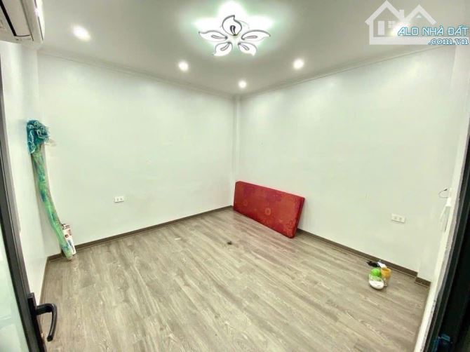 Bán nhà Thanh Xuân , Hà Nội Siêu hiếm ~30m2 5 tầng, MT4m, kinh doanh, ô tô Giá bán 7 tỷ 2 - 3