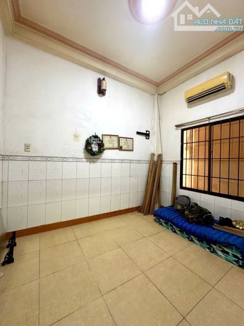 Nhà 2 tầng mặt tiền đường chợ Lạc Quang phường TTN, Q12, dt 81,6m2 (4mx20m). Giá 8,5Tỷ - 4