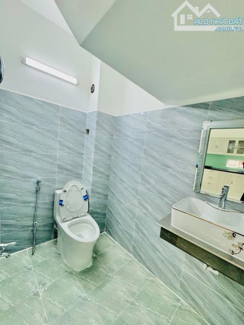 nhà mới đẹp,hẻm ba gác gần MT Nơ Trang Long BT 3 tầng BTCT 30m2, ngang 6,3m, 3PN, 4 tỷ8 - 4