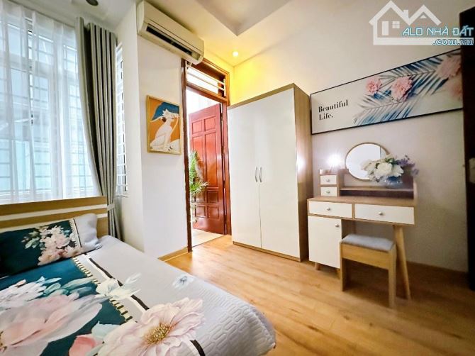 BÁN NHÀ DV ĐÌNH THÔN 10 PHÒNG KHÉP KÍN CAO CẤP-DT 700tr/năm-DT 40m.5 Tầng.MT 4m .Giá 8,6 ỷ - 5