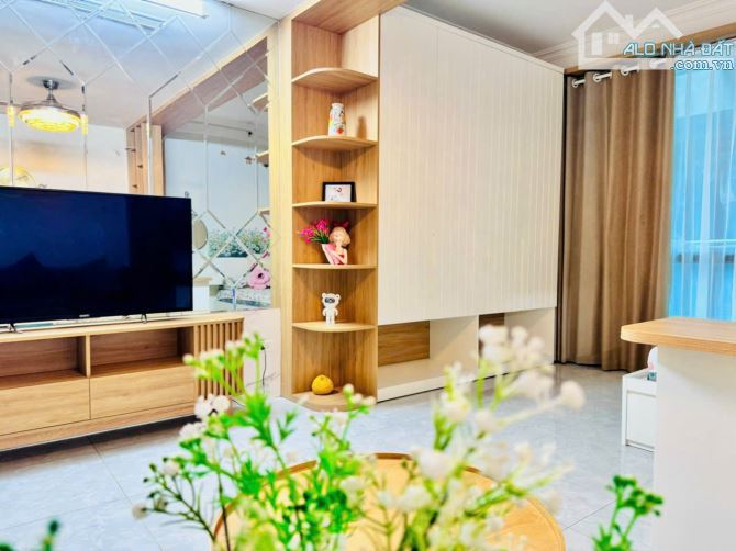 Trích Sài, Hồ Tây căn hộ siêu đẹp 38m2, thang máy, full nội thất, bếp, 8tr đóng 1 cọc 1 - 5