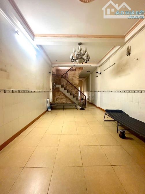 Nhà 2 tầng mặt tiền đường chợ Lạc Quang phường TTN, Q12, dt 81,6m2 (4mx20m). Giá 8,5Tỷ - 7