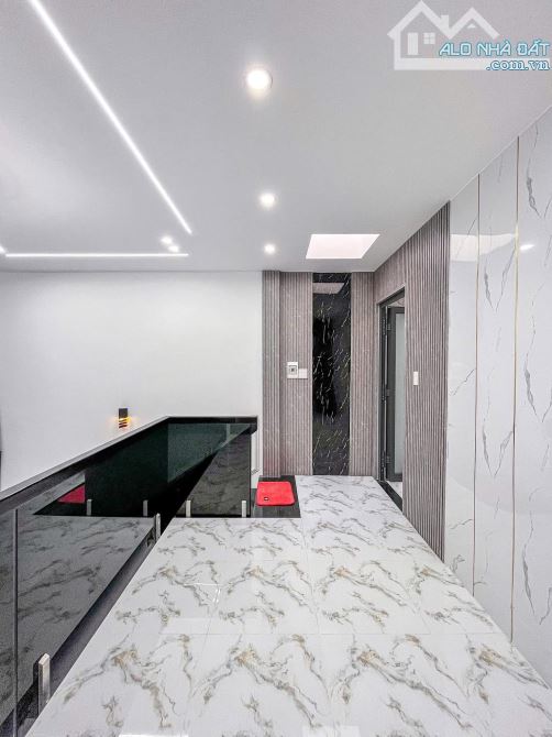 NHÀ TRỆT LỮNG (GẦN CÂY XĂNG SỐ 9) Đ.NGUYỄN VĂN LINH - P.LONG TUYỀN - Q.BÌNH THUỶ, CT - 9