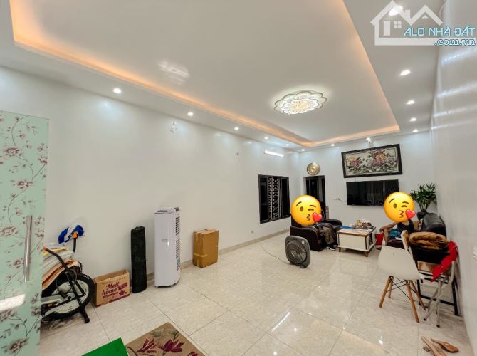 Nhà đệp ở ngay ô tô tránh Khương Trung Thanh Xuân. Sổ A4 91m, 4 tầng 4 ngủ MT4m4 Giá 18 tỷ