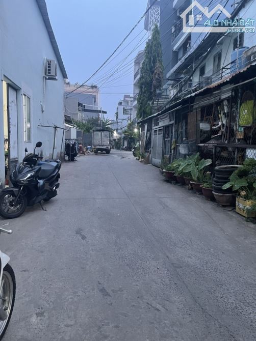 Bánnhà HXH mớiđẹp ở ngay LêTrọngTấn Q.TP 75m2 2T 3PN gần AEON chỉ 6 tỷx
