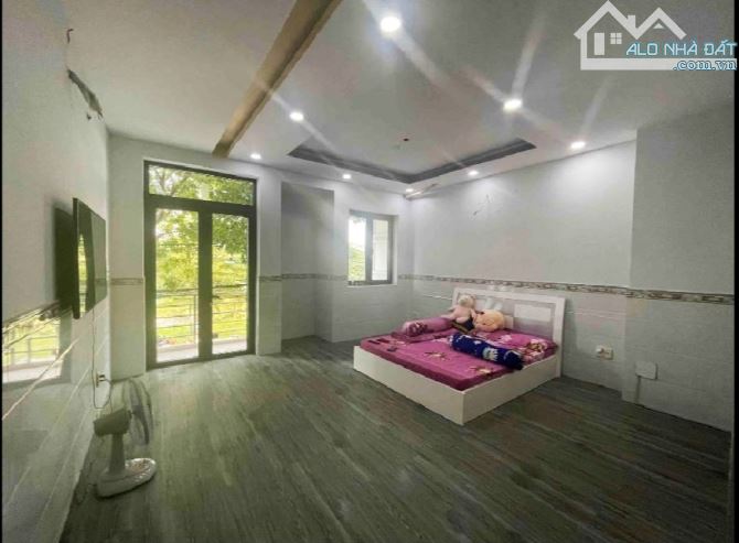 Khu Tên Lửa Bình Tân, gần nhà thờ Phao lô, 125m2- 5 tầng - chỉ 12 tỷ nhỉnh