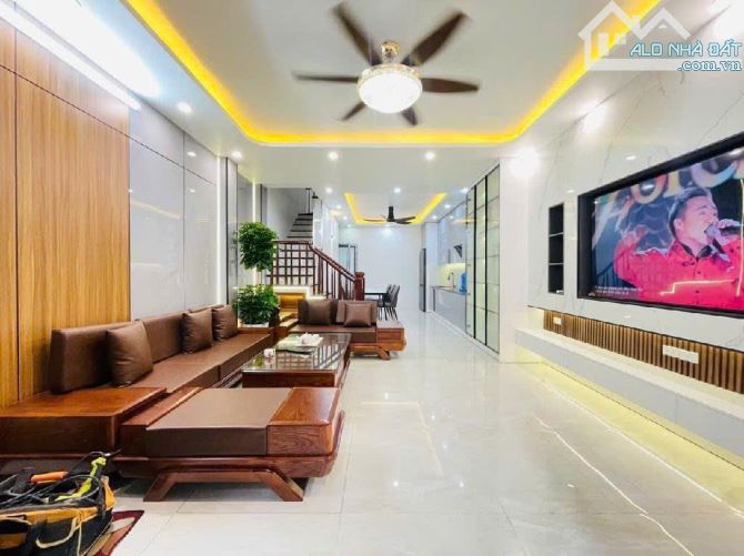 Bán nhà phố Lê Trọng Tấn, Hàng xóm VIP, 40m2, 5.8 tỷ