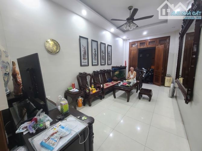 Bán nhà Thái Hà, ô tô lùi cửa, 2 thoáng, ngõ thông, 57m2 x 4 tầng, 4 ngủ, chào 12 tỷ